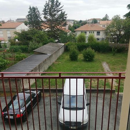 Chambre Dans Appartement A Niort Bagian luar foto