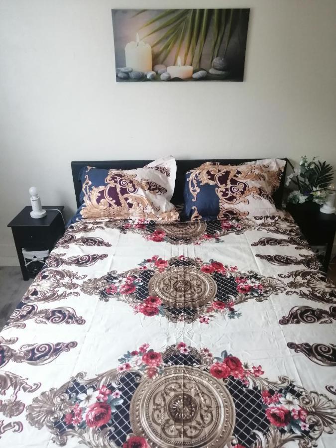 Chambre Dans Appartement A Niort Bagian luar foto