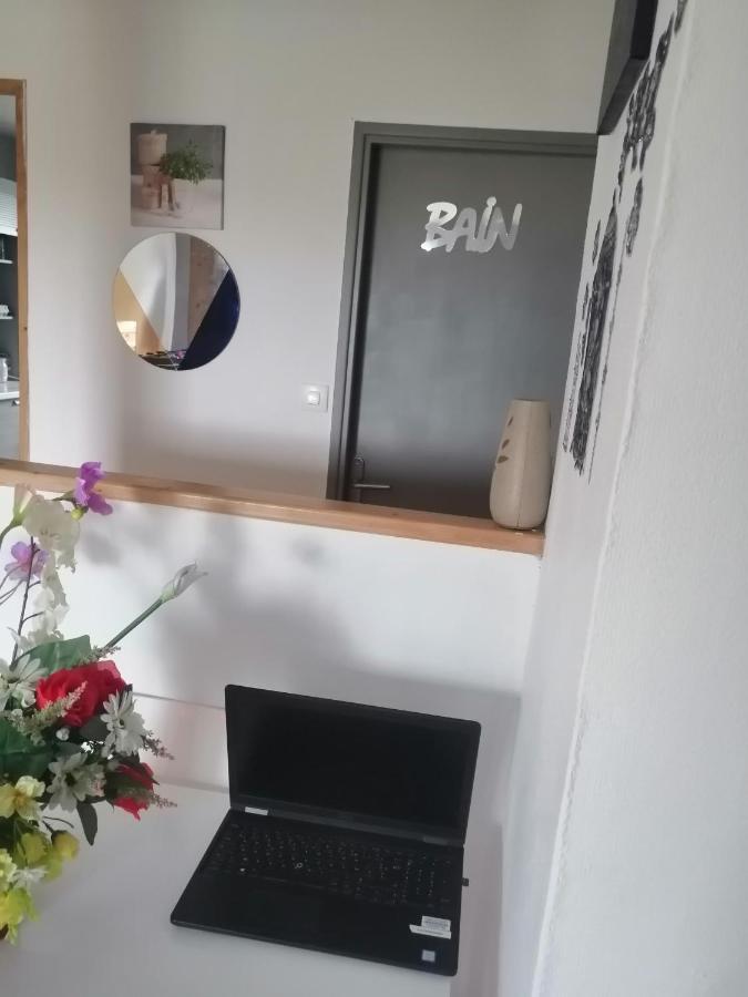 Chambre Dans Appartement A Niort Bagian luar foto