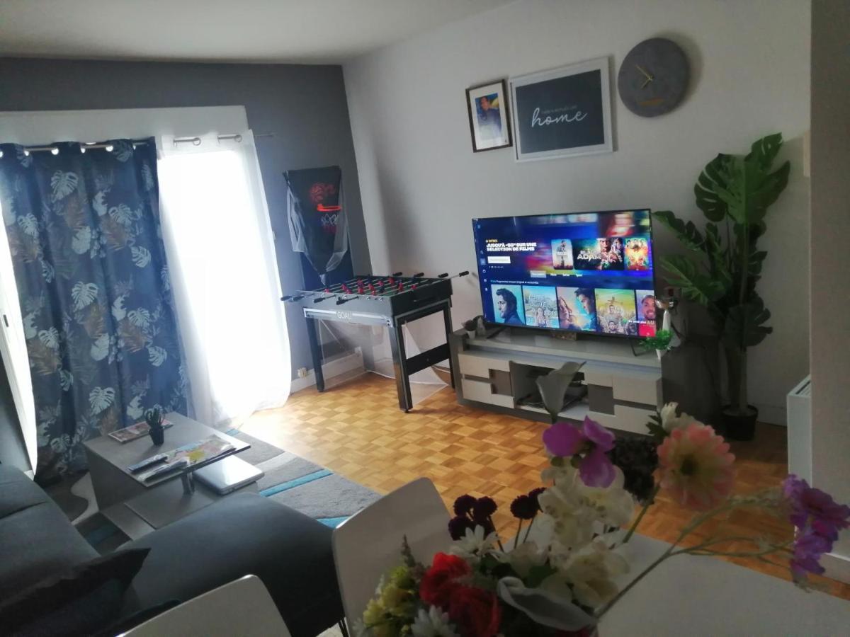 Chambre Dans Appartement A Niort Bagian luar foto