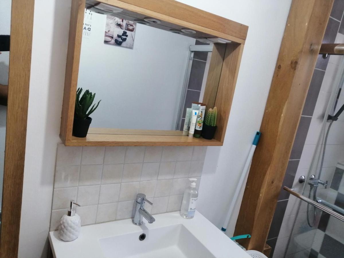 Chambre Dans Appartement A Niort Bagian luar foto