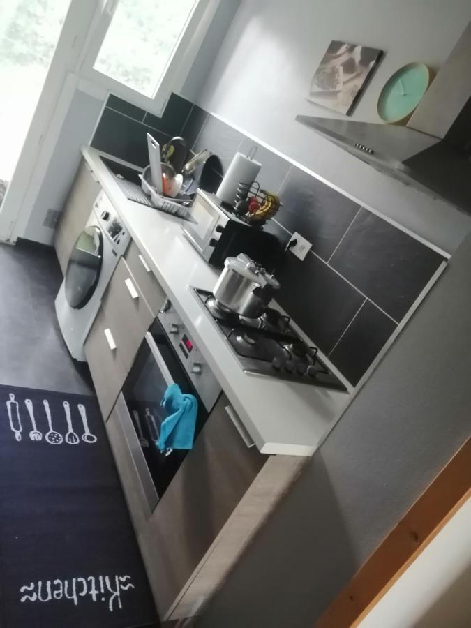 Chambre Dans Appartement A Niort Bagian luar foto
