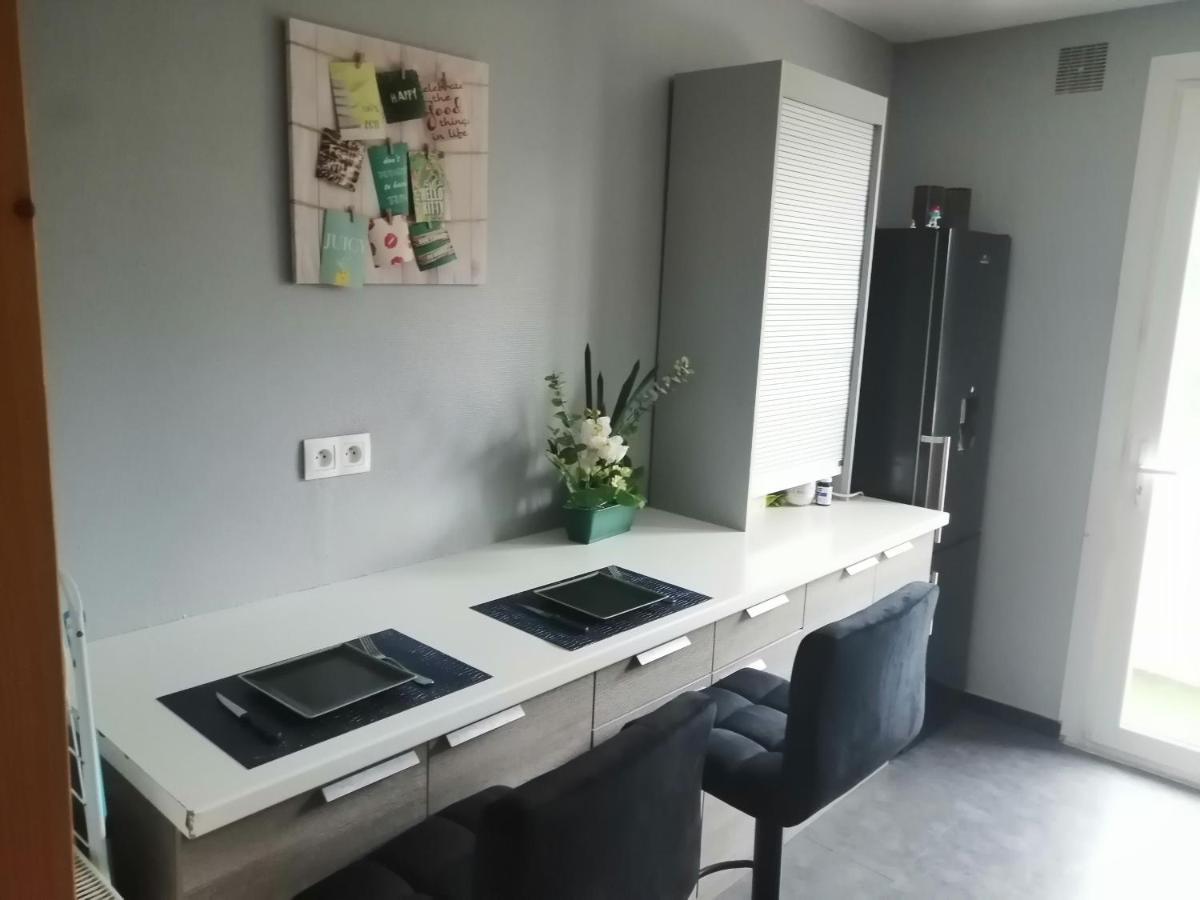 Chambre Dans Appartement A Niort Bagian luar foto