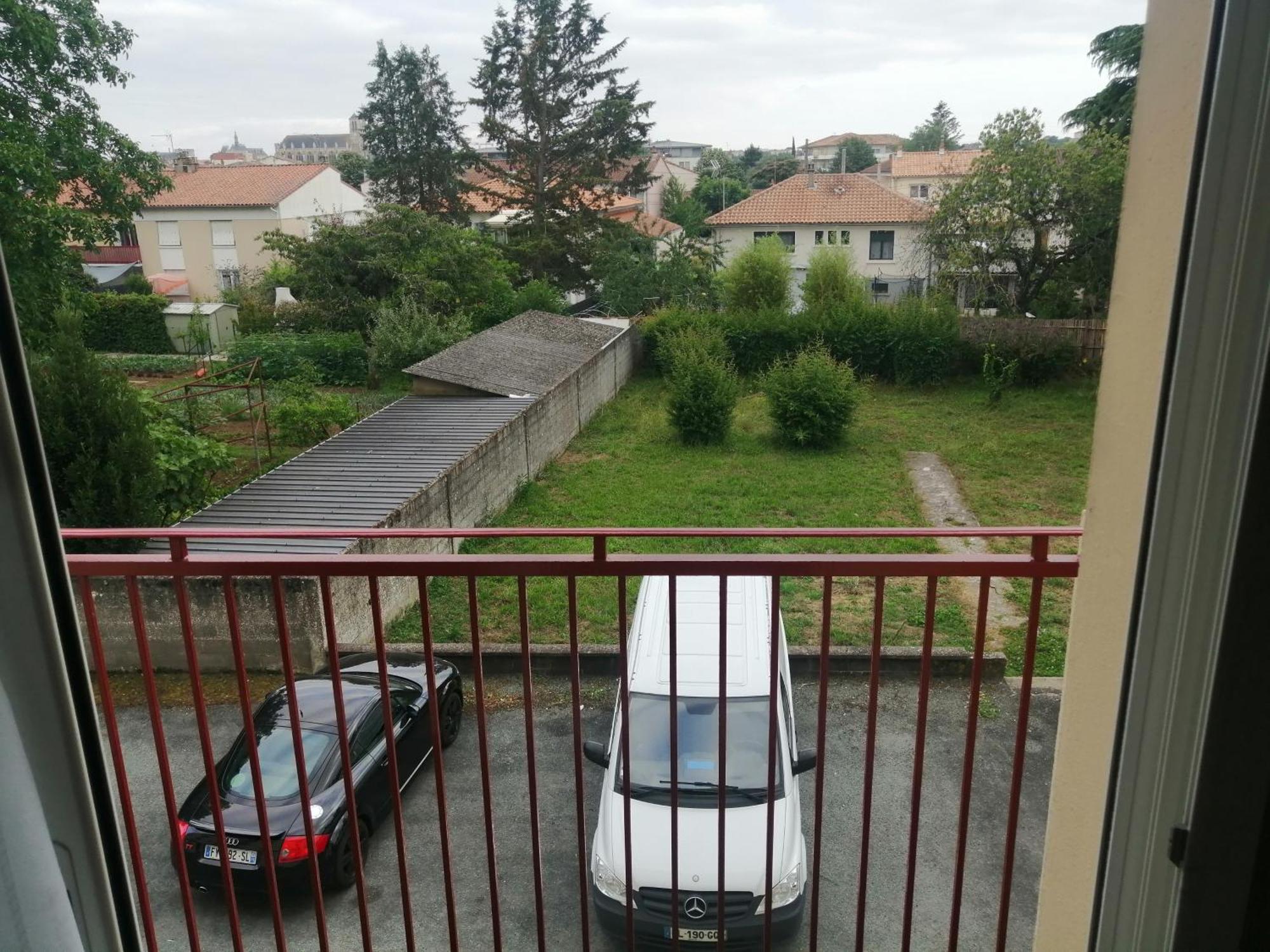 Chambre Dans Appartement A Niort Bagian luar foto